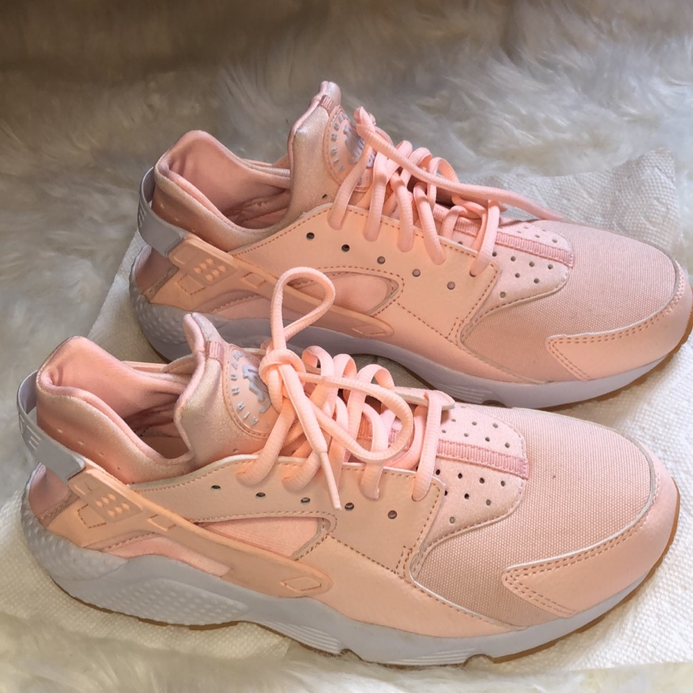 Pale Pink Nike HURACHES